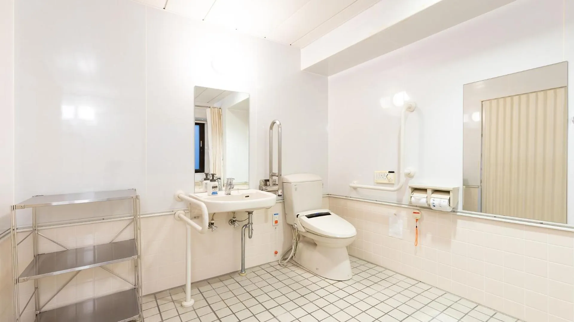 Toyoko Inn Yokohama Kannai 3*, Yokohama (Kanagawa)